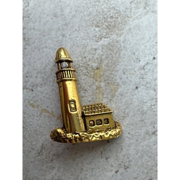 Vintage Gold-Tone Lighthouse Lapel Pin Brooch With Textured Detailing - Picture 3 of 5
